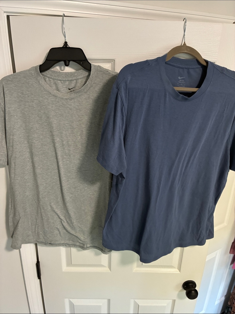 Nike Short Sleeve Crew T-Shirts in Blue and Light Gray